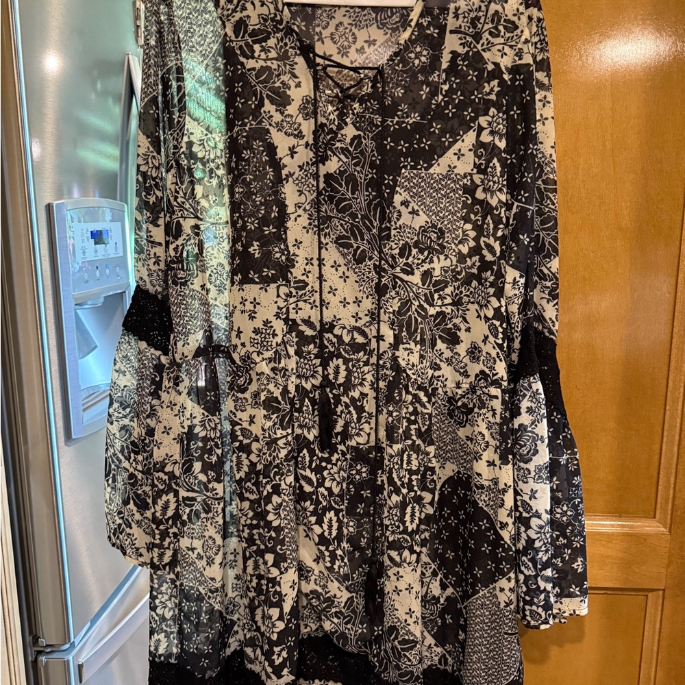 Double D Ranch Black and White Graphic Tie Front Blouse